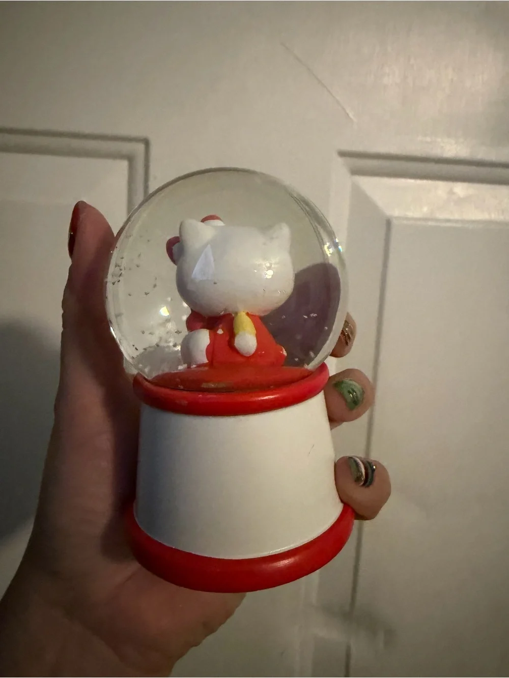 Hello kitty snow globe